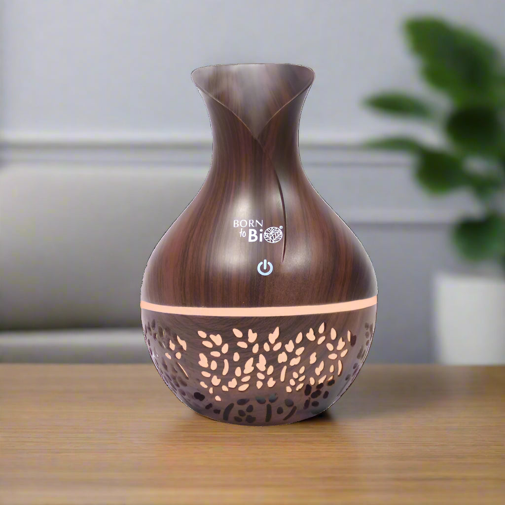 Idées cadeaux bien-être et relaxation pour femme – diffuseur d'huiles essentielles effet bois ajouré avec lumière douce